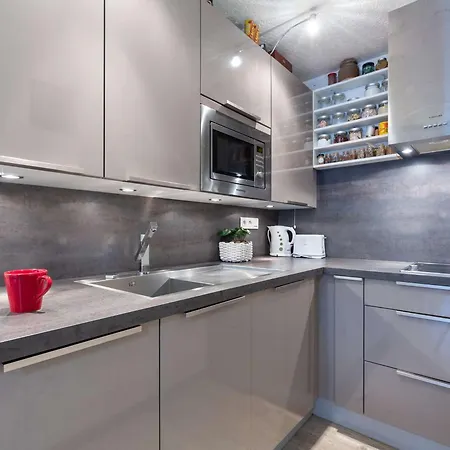 Apartamento 4 Pers. Avec Garage, Balcon Et Navette, Proche Commerces Et Téléphérique à - Fr-1-296-497 *