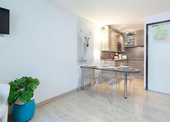 Appartement 4 Pers. Avec Garage, Balcon Et Navette, Proche Commerces Et Téléphérique à - Fr-1-296-497