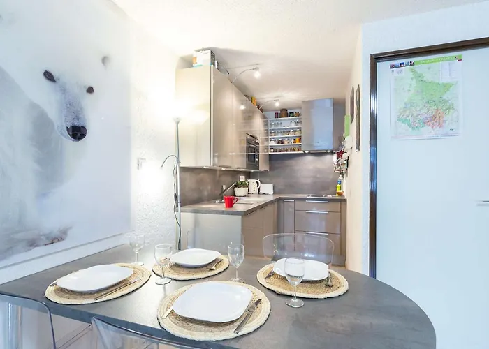 4 Pers. Avec Garage, Balcon Et Navette, Proche Commerces Et Téléphérique à - Fr-1-296-497